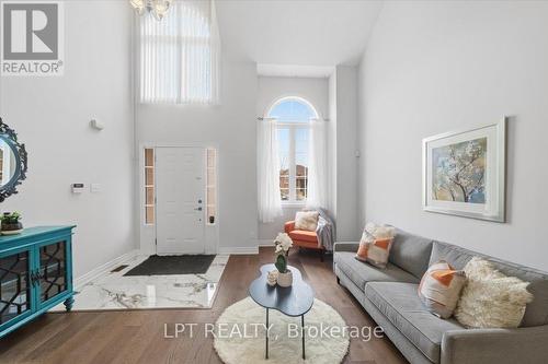 48 Nashville Circle, Hamilton, ON - Indoor Photo Showing Living Room