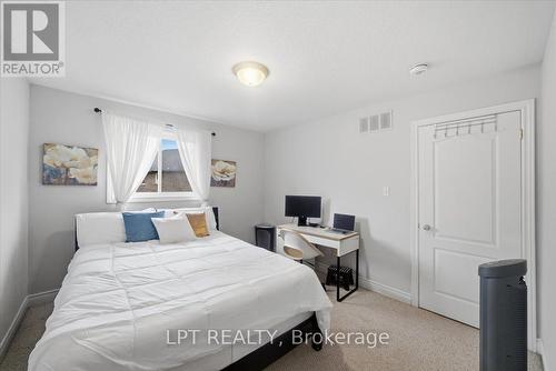 48 Nashville Circle, Hamilton, ON - Indoor Photo Showing Bedroom