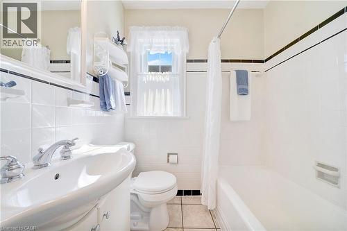 22 Churchill Avenue, Hamilton, ON - Indoor Photo Showing Bathroom