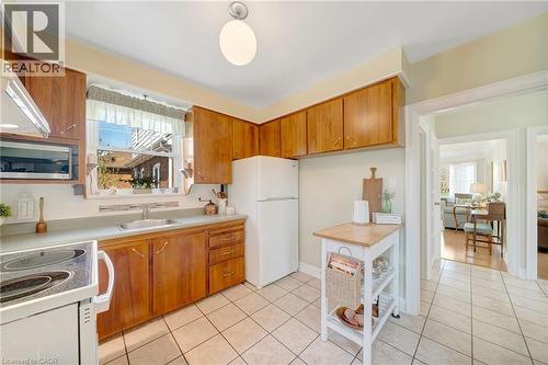 22 Churchill Avenue, Hamilton, ON - Indoor Photo Showing Kitchen