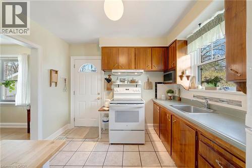 22 Churchill Avenue, Hamilton, ON - Indoor Photo Showing Kitchen