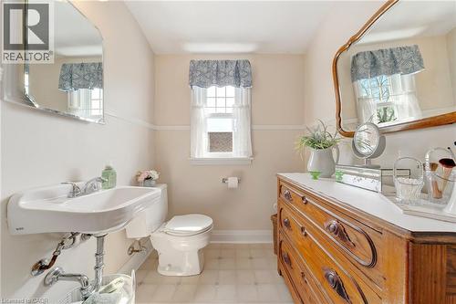 22 Churchill Avenue, Hamilton, ON - Indoor Photo Showing Bathroom
