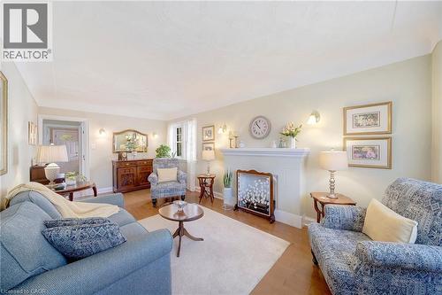 22 Churchill Avenue, Hamilton, ON - Indoor Photo Showing Living Room