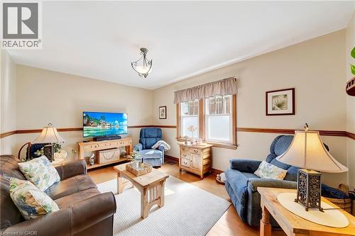 22 Churchill Avenue, Hamilton, ON - Indoor Photo Showing Living Room