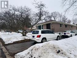 1 OTTAWA COURT  Aurora, ON L4G 2Y6