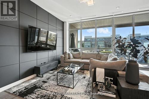 3658 Ferretti Court, Innisfil, ON - Indoor Photo Showing Living Room