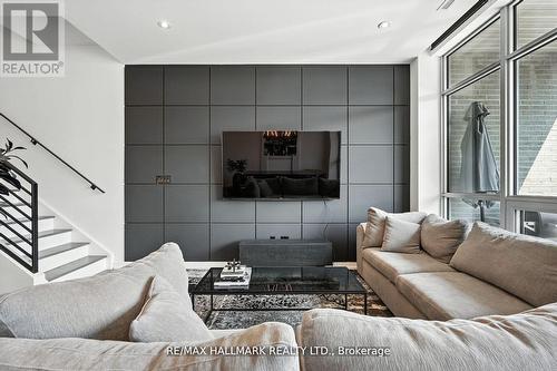 3658 Ferretti Court, Innisfil, ON - Indoor Photo Showing Living Room