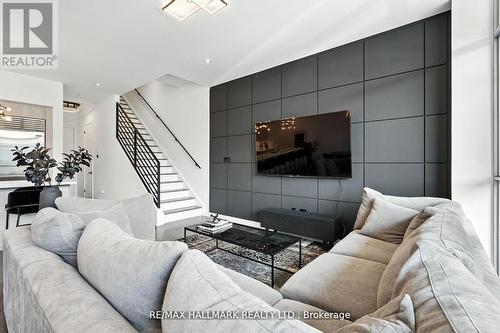 3658 Ferretti Court, Innisfil, ON - Indoor Photo Showing Living Room