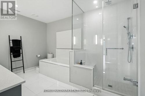 3658 Ferretti Court, Innisfil, ON - Indoor Photo Showing Bathroom