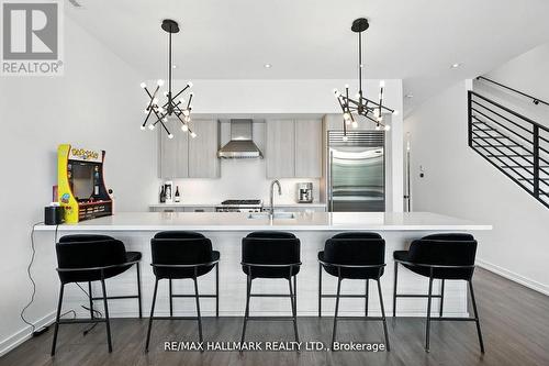 3658 Ferretti Court, Innisfil, ON - Indoor Photo Showing Kitchen With Upgraded Kitchen