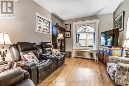 92 Forest Avenue, St. Thomas, ON - Indoor Photo Showing Living Room