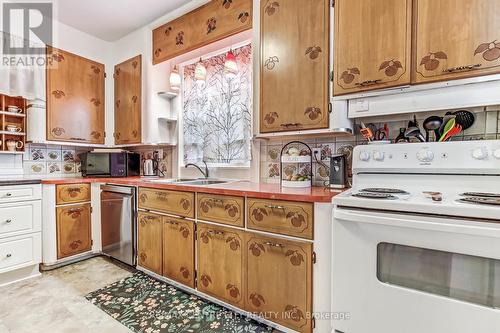 92 Forest Avenue, St. Thomas, ON - Indoor Photo Showing Kitchen With Double Sink
