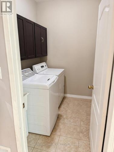 3891 Bloomington Crescent, Mississauga, ON - Indoor Photo Showing Laundry Room