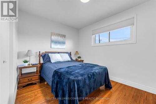 411 Bryant Crescent, Burlington, ON - Indoor Photo Showing Bedroom