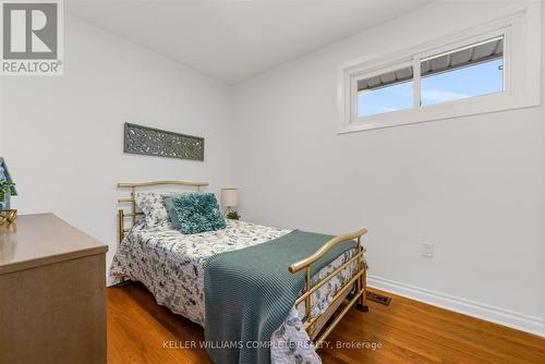 411 Bryant Crescent, Burlington, ON - Indoor Photo Showing Bedroom