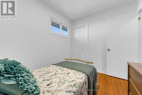 411 Bryant Crescent, Burlington, ON - Indoor Photo Showing Bedroom