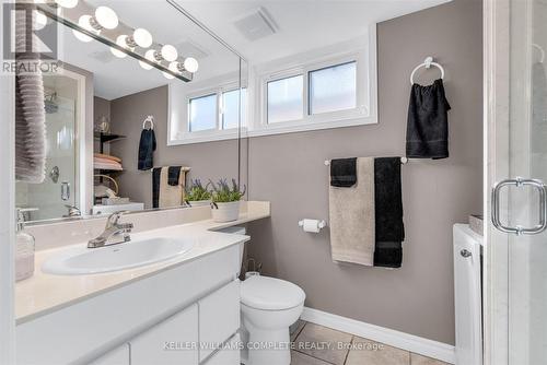 411 Bryant Crescent, Burlington, ON - Indoor Photo Showing Bathroom