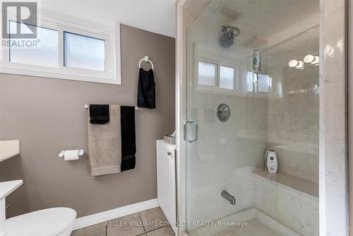 411 Bryant Crescent, Burlington, ON - Indoor Photo Showing Bathroom