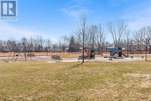 411 Bryant Crescent, Burlington, ON - Outdoor