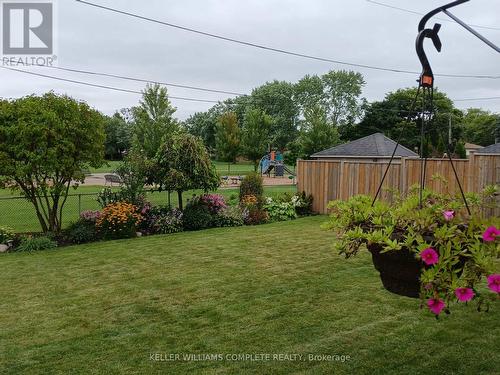 411 Bryant Crescent, Burlington, ON - Outdoor