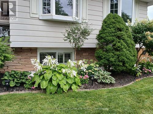 411 Bryant Crescent, Burlington, ON - Outdoor