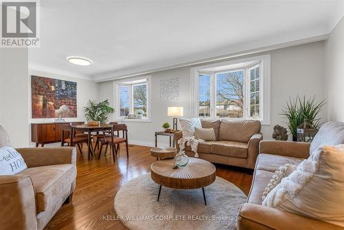 411 Bryant Crescent, Burlington, ON - Indoor Photo Showing Living Room
