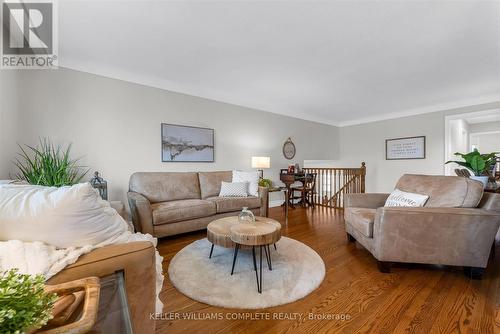 411 Bryant Crescent, Burlington, ON - Indoor Photo Showing Living Room