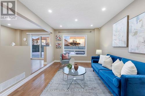 135 Veronica Drive, Kitchener, ON - Indoor Photo Showing Living Room