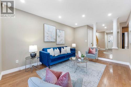 135 Veronica Drive, Kitchener, ON - Indoor Photo Showing Living Room