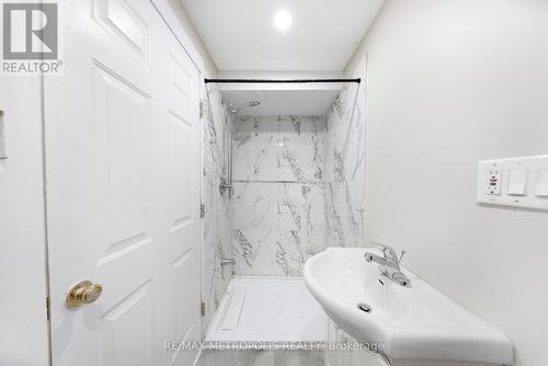 135 Veronica Drive, Kitchener, ON - Indoor Photo Showing Bathroom