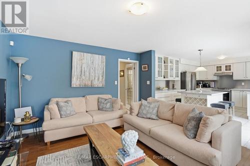 2505 Valleyridge Drive, Oakville, ON - Indoor Photo Showing Living Room