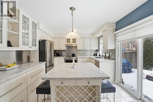 2505 Valleyridge Drive, Oakville, ON - Indoor Photo Showing Kitchen