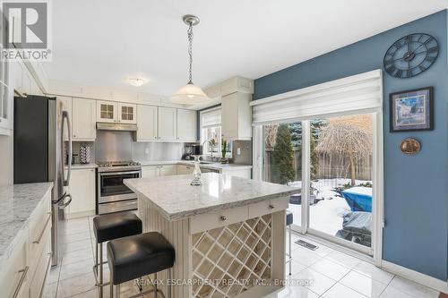 2505 Valleyridge Drive, Oakville, ON - Indoor Photo Showing Kitchen With Upgraded Kitchen