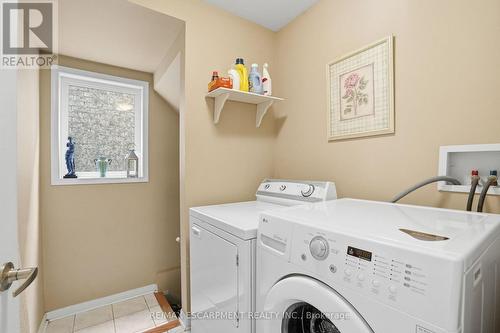 2505 Valleyridge Drive, Oakville, ON - Indoor Photo Showing Laundry Room