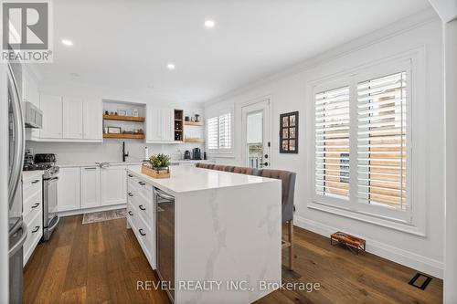 5609 Thorn Lane, Burlington, ON - Indoor Photo Showing Kitchen