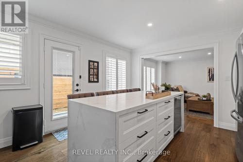 5609 Thorn Lane, Burlington, ON - Indoor