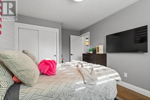5609 Thorn Lane, Burlington, ON - Indoor Photo Showing Bedroom