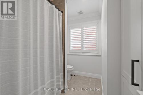 5609 Thorn Lane, Burlington, ON - Indoor Photo Showing Bathroom