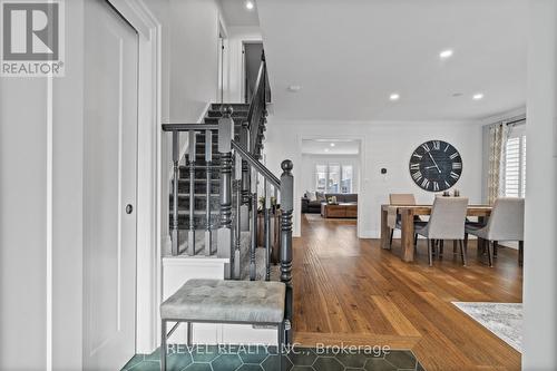 5609 Thorn Lane, Burlington, ON - Indoor