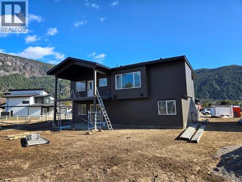 319 Elkview Trail, Castlegar, BC - Outdoor