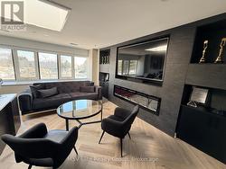 15 - 250 REGINA ROAD  Vaughan, ON L4L 8N2