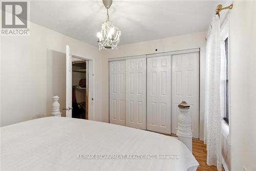 44 Holton Avenue N, Hamilton, ON - Indoor Photo Showing Bedroom