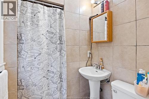 568 Askin, Windsor, ON - Indoor Photo Showing Bathroom