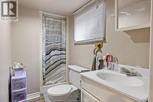 568 Askin, Windsor, ON - Indoor Photo Showing Bathroom