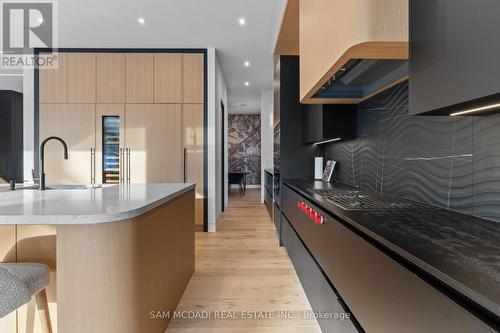 2186 Harcourt Crescent, Mississauga, ON - Indoor Photo Showing Kitchen With Upgraded Kitchen