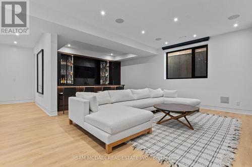 2186 Harcourt Crescent, Mississauga, ON - Indoor Photo Showing Living Room