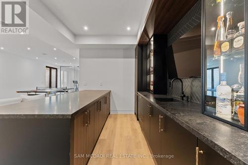 2186 Harcourt Crescent, Mississauga, ON - Indoor Photo Showing Kitchen With Upgraded Kitchen