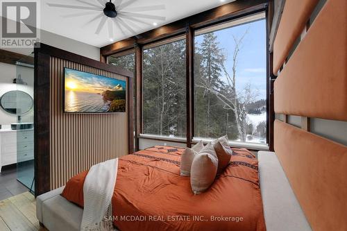 2084 Grand Boulevard, Burlington, ON - Indoor