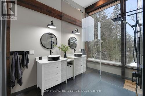 2084 Grand Boulevard, Burlington, ON - Indoor