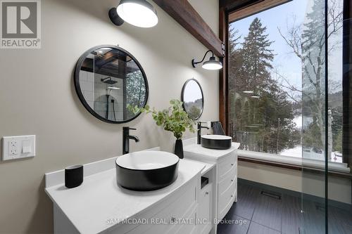2084 Grand Boulevard, Burlington, ON - Indoor Photo Showing Bathroom